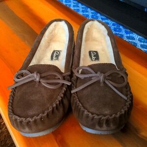 Clarks Indoor + Outdoor Slippers Sz 9